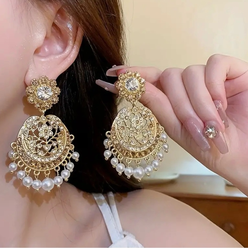 Elegant filigree Statement Earrings